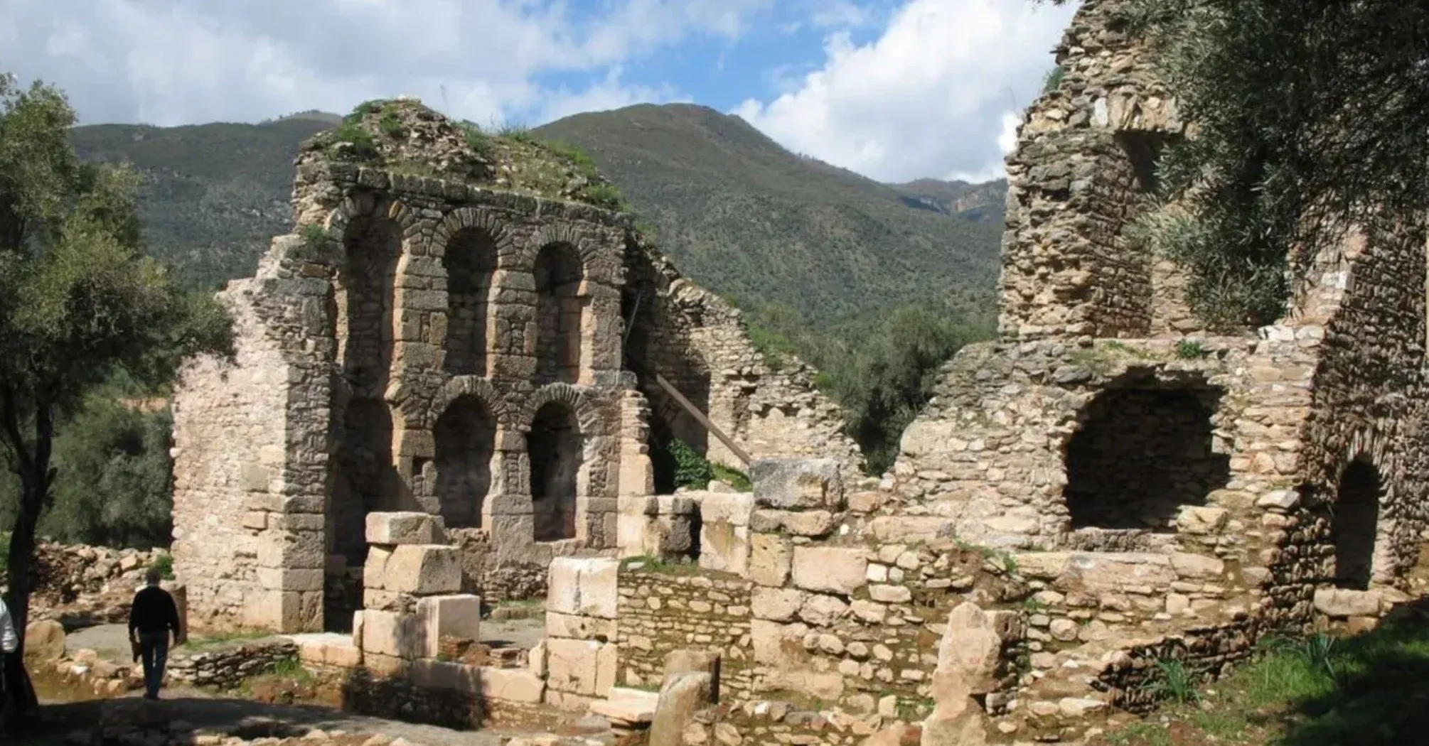 Археологи виявили у Туреччині прохід до стародавньої бібліотеки (фото) 