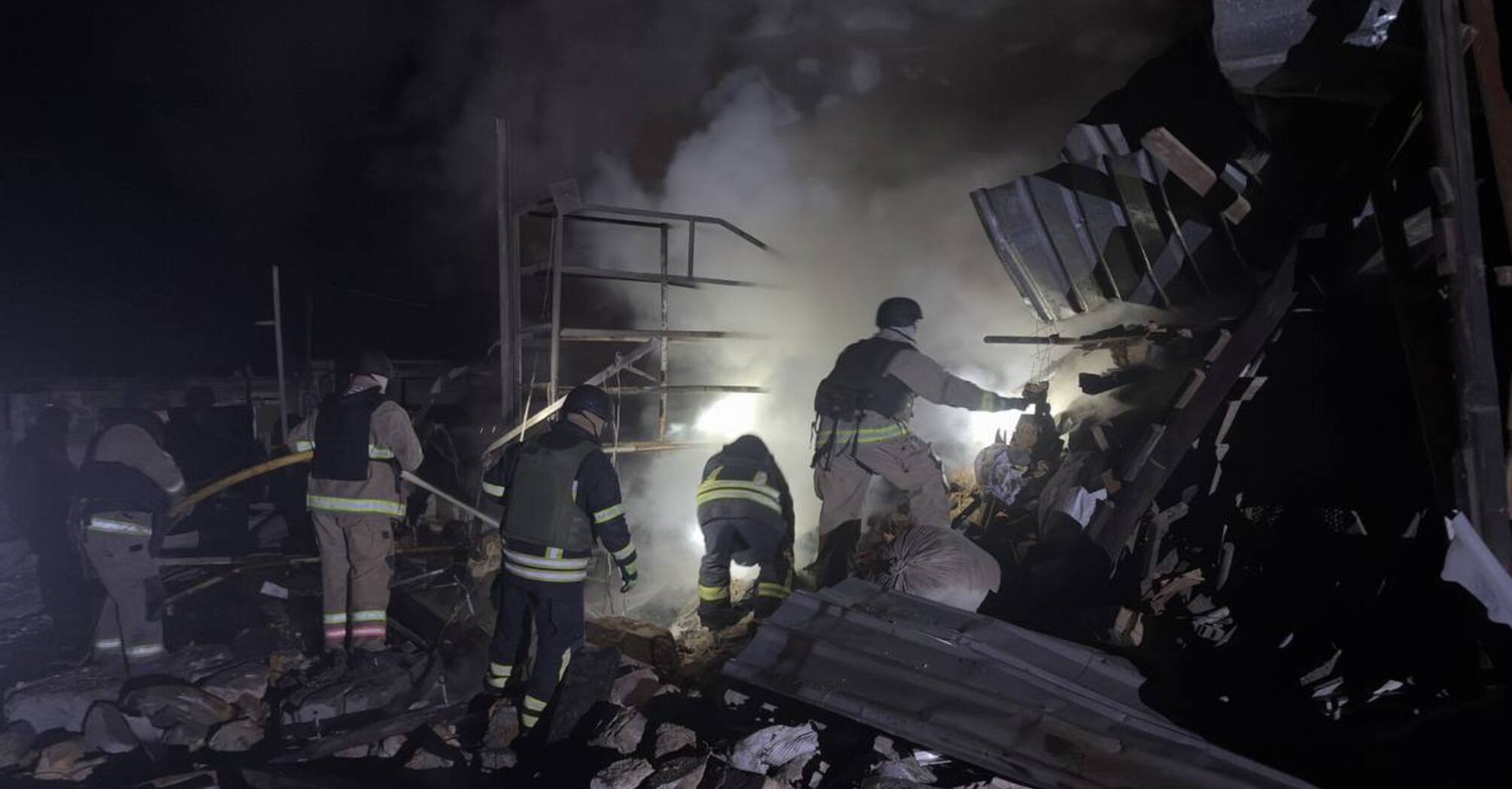 Российская армия сбросила авиабомбы на Запорожье: есть попадания в жилую застройку и ранены (фото)