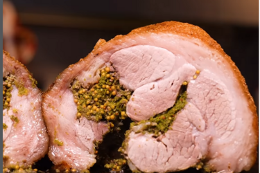 Фаршированная рулька: праздничный рецепт