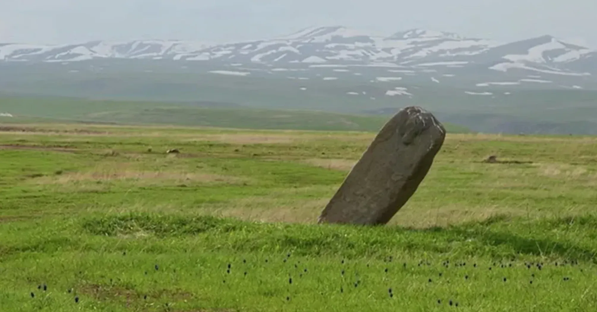 В Армении обнаружили загадочные 'драконьи камни' чем интересны и как связаны с древним культом воды (фото)