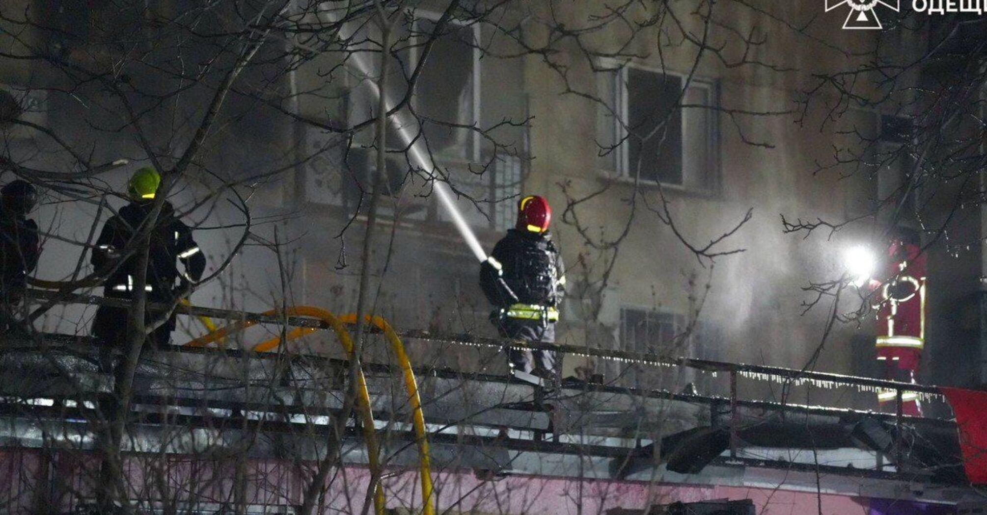 Армія рф атакувала Одесу: пошкоджено багатоповерхівки, є поранені, серед них - діти, частина міста без тепла та світла (фото) 