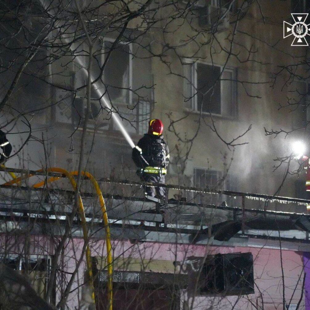 Армия РФ атаковала Одессу: повреждены многоэтажки, есть раненые, среди них - дети, часть города без тепла и света (фото)