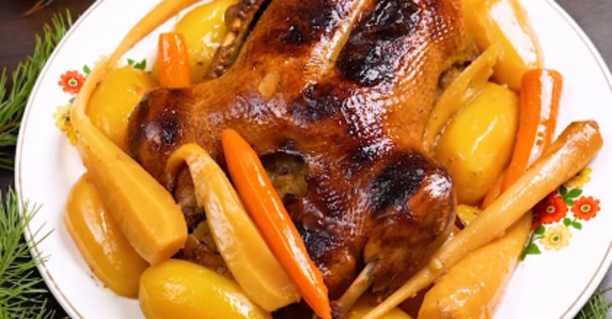 Запечена качка з яблуками: ідеальний новорічний рецепт