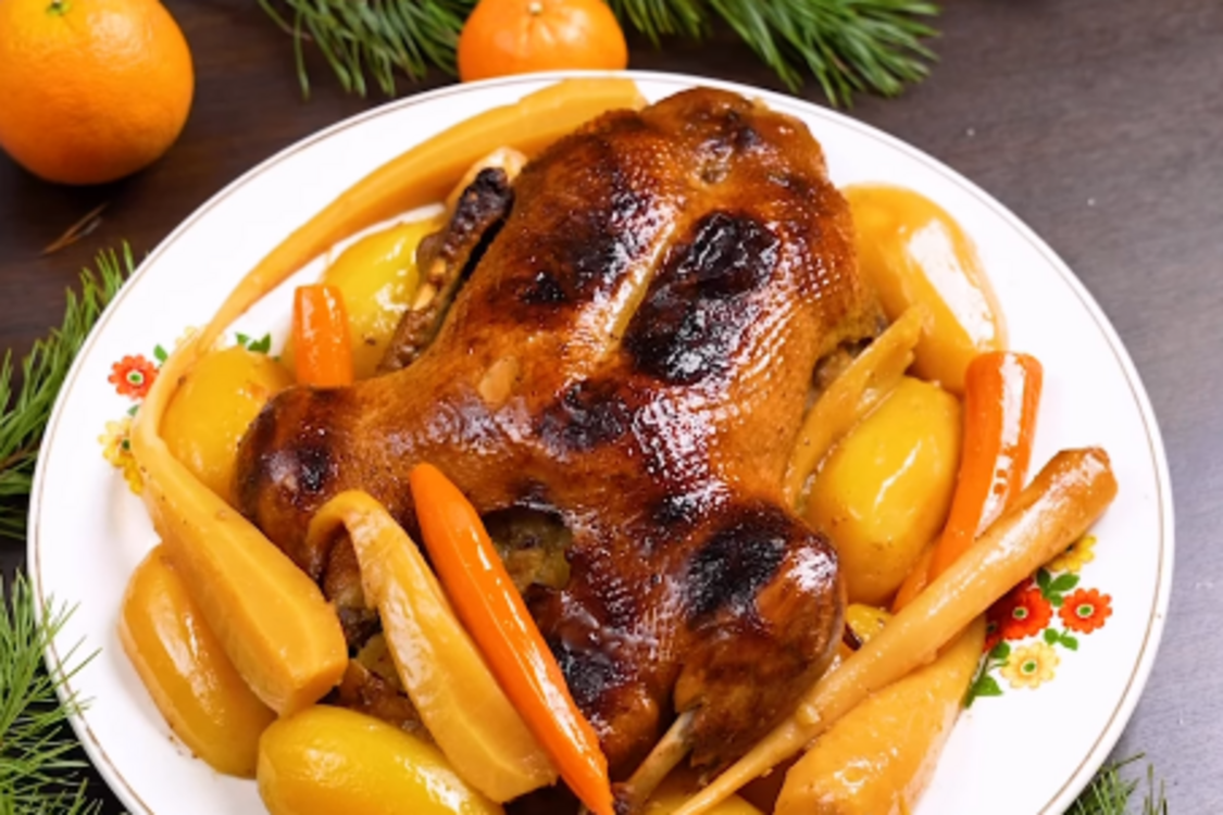 Запечена качка з яблуками: ідеальний новорічний рецепт