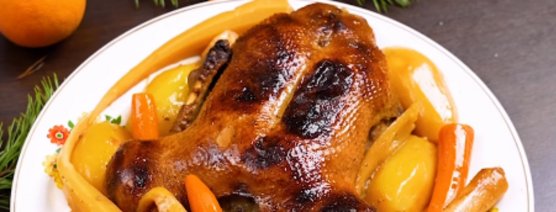 Запечена качка з яблуками: ідеальний новорічний рецепт
