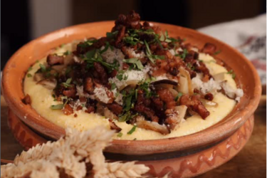 Вкусный украинский банош с грибами: рецепт