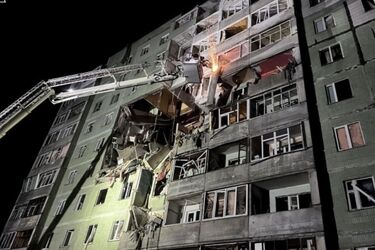 Армія РФ атакувала дронами Суми: влучання у будинок та парковку, згоріло понад десять автомобілів, є поранені (відео)