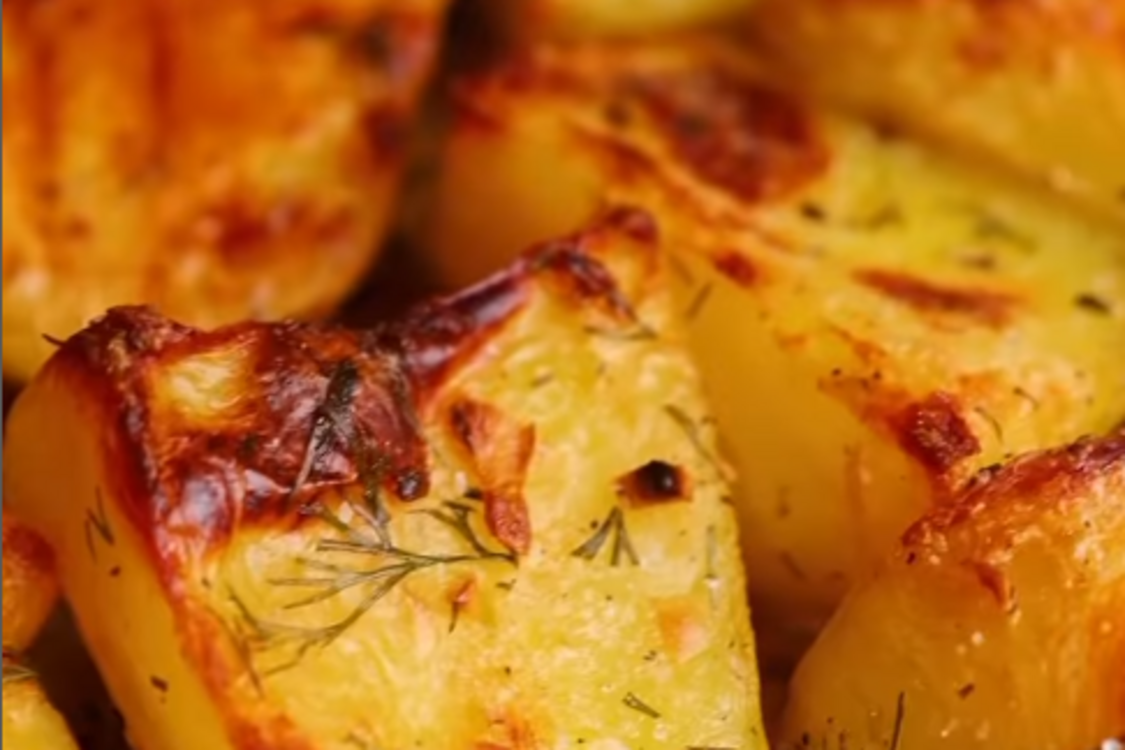 Baked potatoes with flavorful and crispy crust