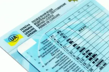 Українським водіям загрожує 3400 грн штрафу за несвоєчасну заміну прав: кого можуть покарати
