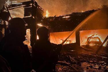 Армія РФ атакувала Україну дронами: є влучання у багатоповерхівку, загибла та поранені (фото)