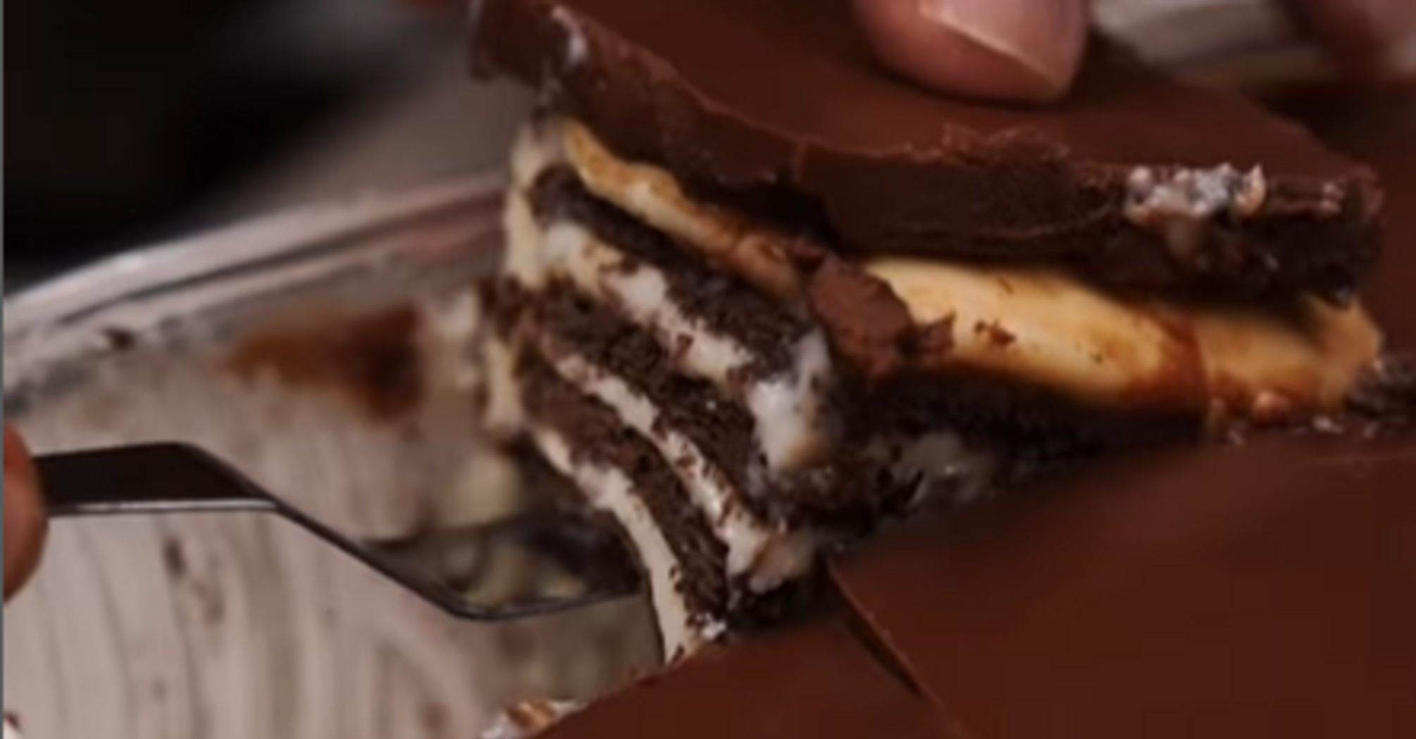 Quick recipe for mouthwatering no-bake chocolate and cookie dessert