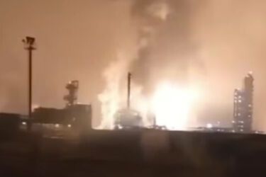 Дрони атакували енергетичні та паливні обʼєкти у Астраханській та Волгоградській областях: спалахнула масштабна пожежа (відео)