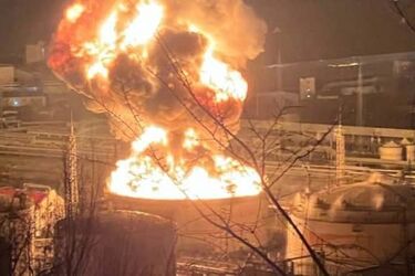 Дроны атаковали нефтеперерабатывающий завод в Краснодарском крае РФ: загорелся пожар (фото)