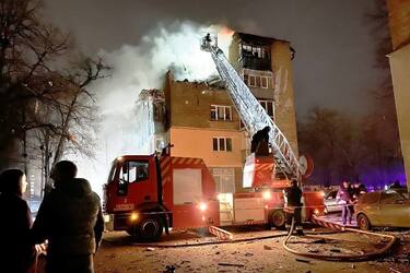 Дроны РФ атаковали Чернигов: есть попадания в многоэтажку и частные дома (фото)