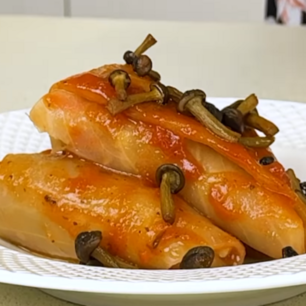 Lenten cabbage rolls with potatoes and mushrooms