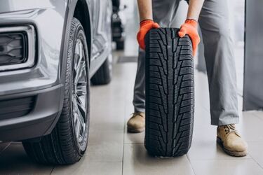 Зимова гума в теплу пору року: коли міняти і чи можуть водії в Україні отримати штраф