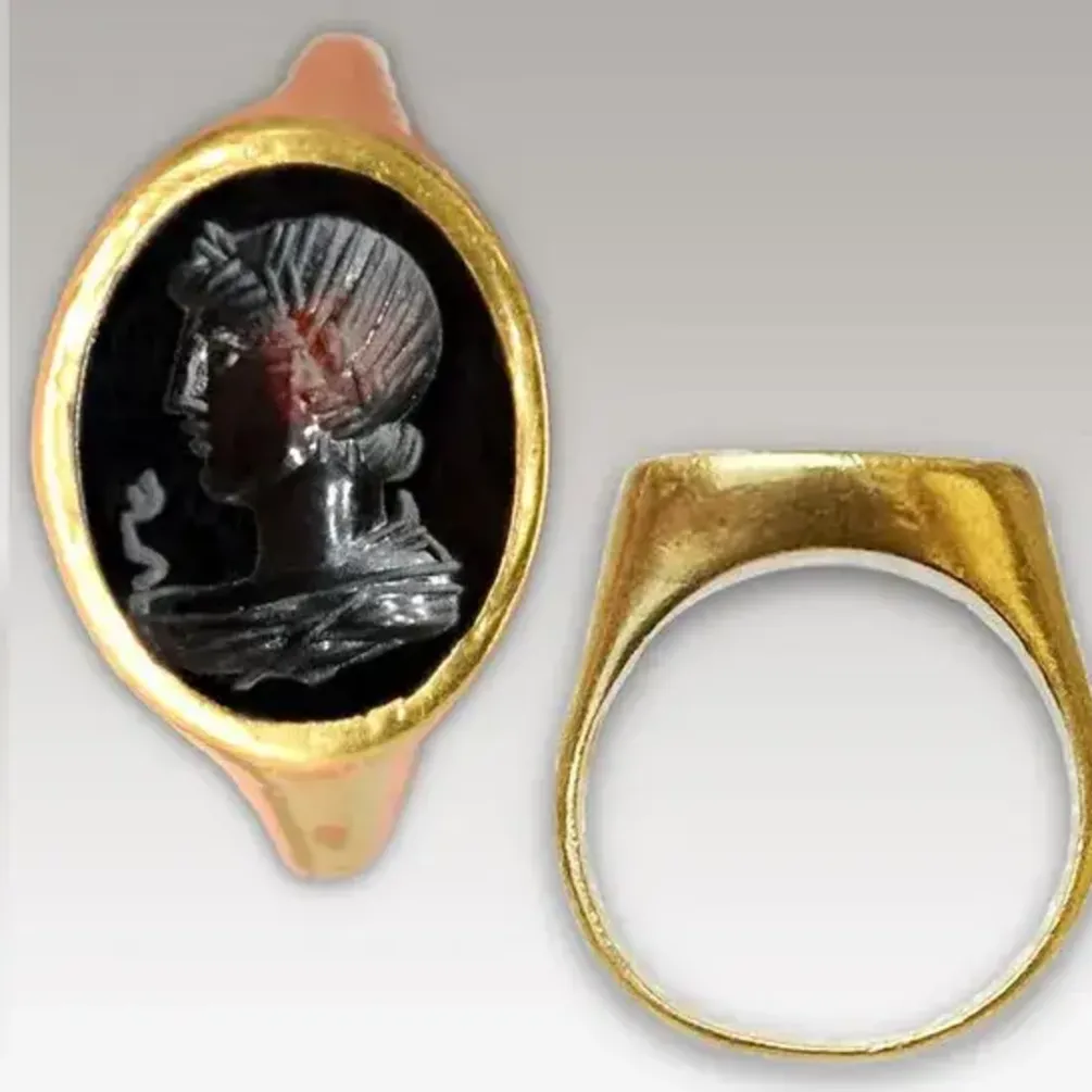 Archaeologists discover 2000-year-old golden ring of Apollo with a 'healing snake' in an ancient tomb (photo)