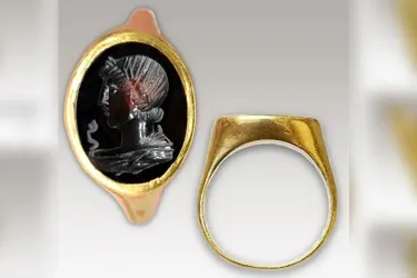 Archaeologists discover 2000-year-old golden ring of Apollo with a 'healing snake' in an ancient tomb (photo)