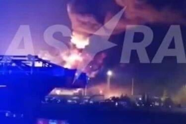 Пылает уже 2 суток: на нефтебазе в Краснодарском крае произошел взрыв, загорелся еще один резервуар (фото)