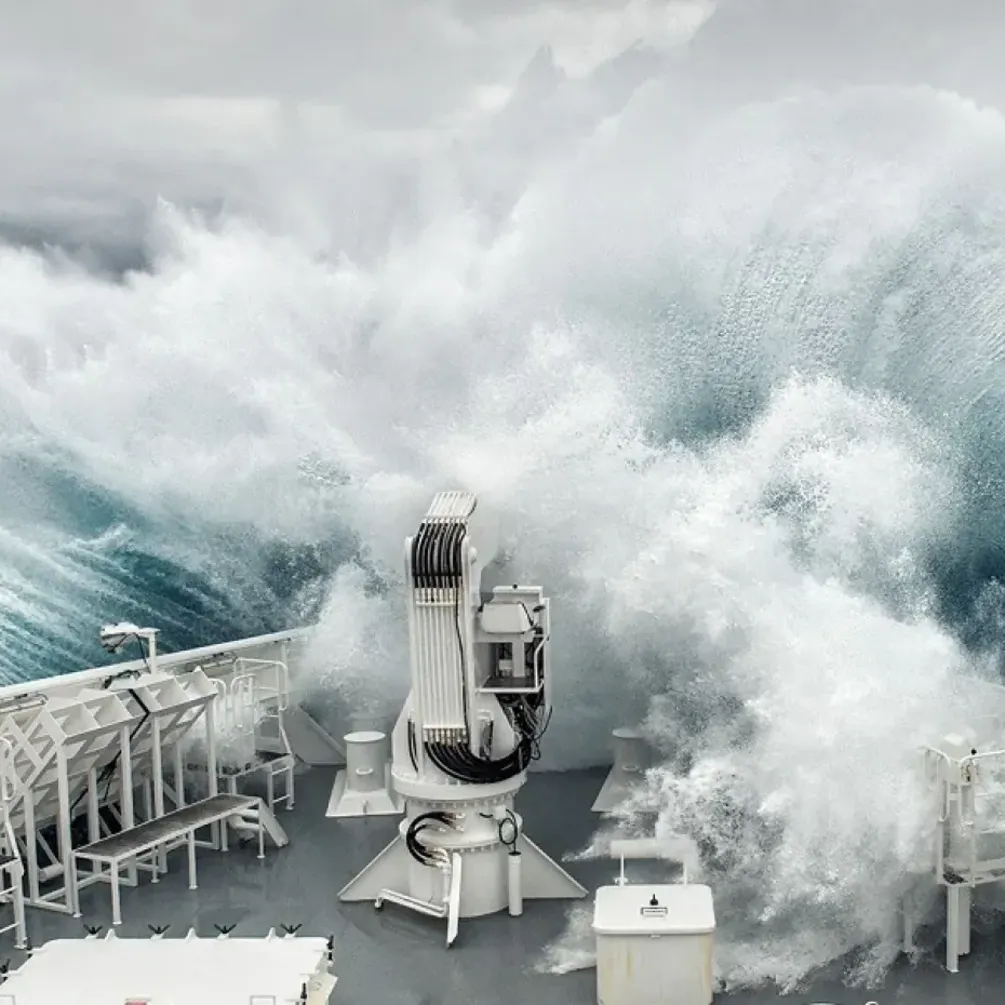 The most dangerous part of the world's oceans: where on the planet waves reach 25 meters