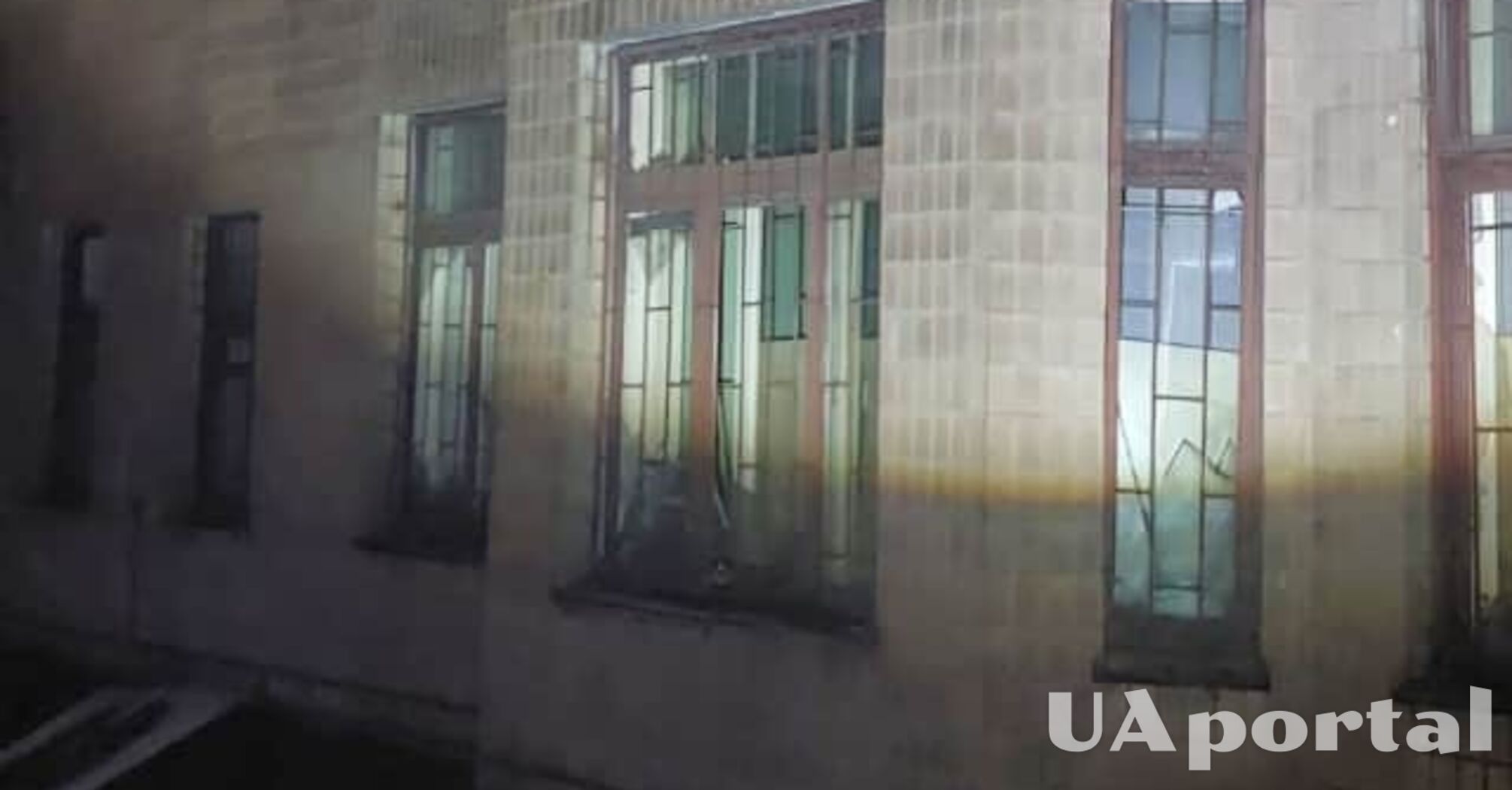 Армия РФ атаковала Кривой Рог: есть раненая, повреждено предприятие и больница (фото)