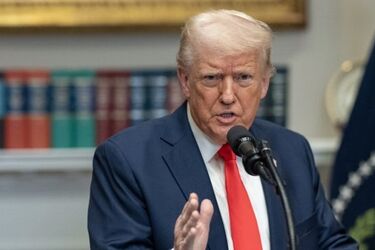 Трамп в Конгрессе: Республиканцы в восторге, демократы критикуют