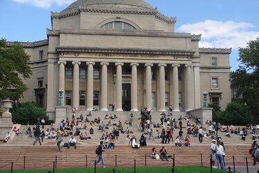 Колумбийский университет под давлением: Трамп заморозил 400 млн долларов из-за обвинений в антисемитизме