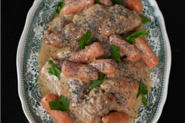 Rabbit in Velouté sauce with smoked pear: an exquisite dish