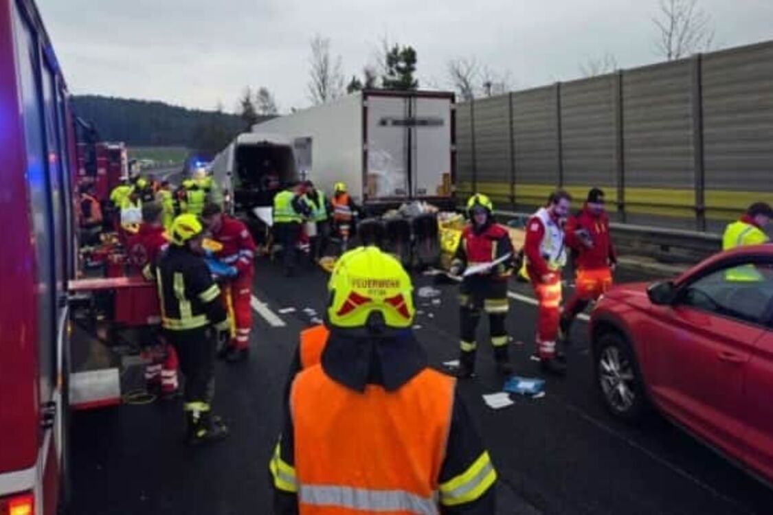В Австрии микроавтобус с украинцами столкнулся с грузовиком: четверо погибших (фото)