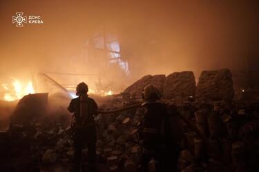 РФ осуществила атаку шахедами на Киев: в городе пожары и есть пострадавшие (фото)