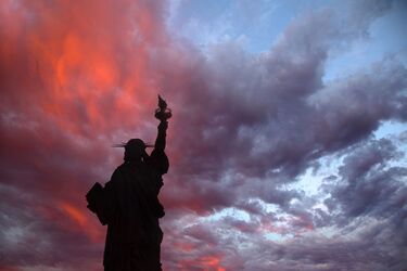 Тарифна війна США: кого вдарять нові мита та що це означає для світу