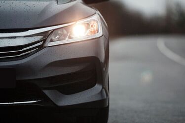 Водіїв масово штрафують за фари: про яку вимогу ПДР мають знати українці