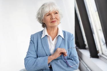 Пенсия под угрозой: кому из украинцев могут отменить выплаты и как этого не допустить