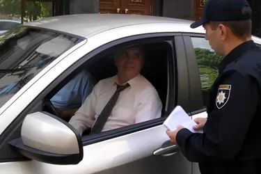 Ні в якому разі не кажіть це патрульному, інакше залишитесь без прав: юрист попередив українських водіїв