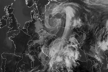 Погода на вихідних: адепти томатної розсади - будьте напоготові!
