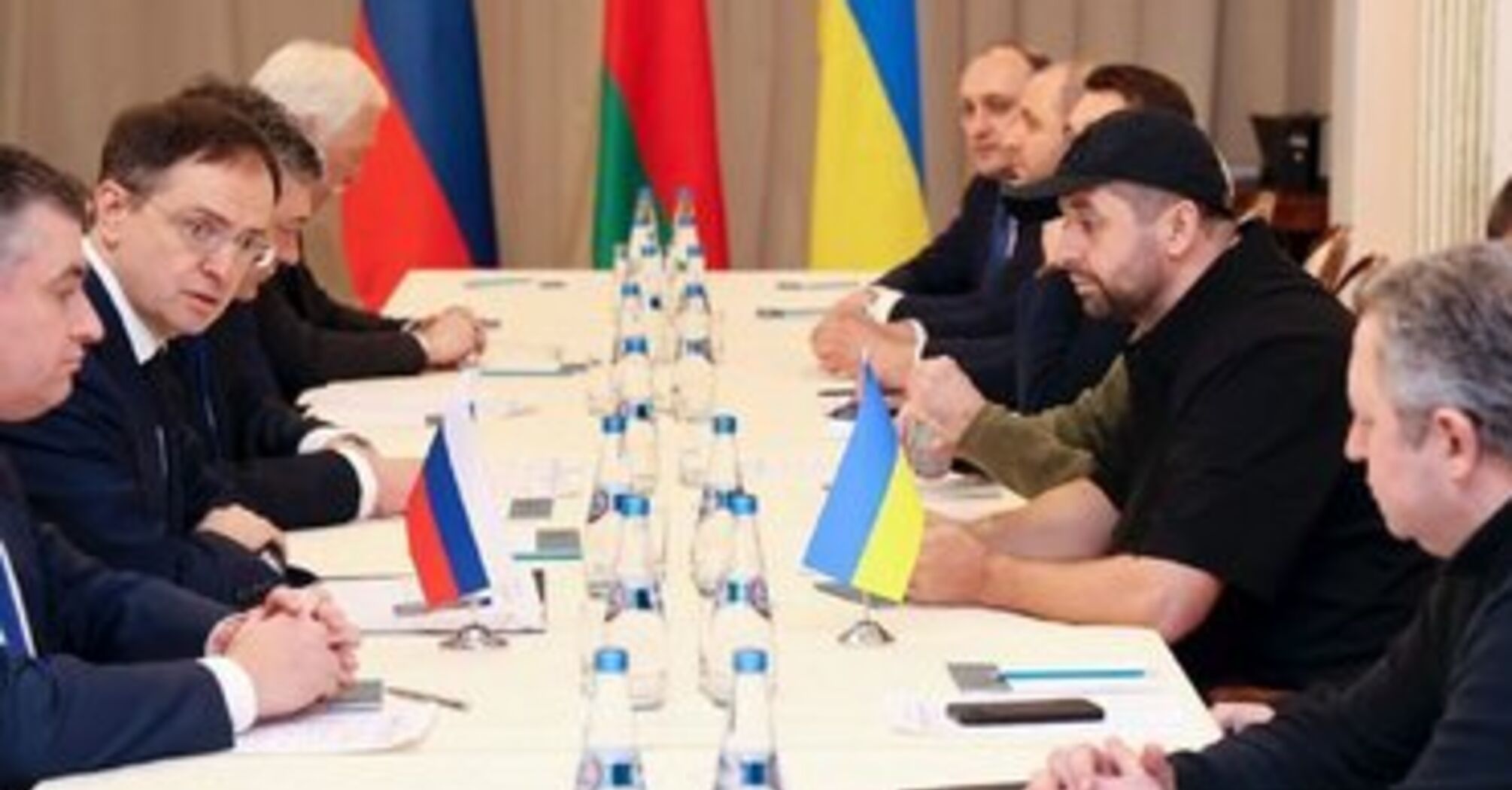 Переговори та 'кит' віри Кремля у гібридну війну