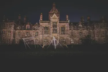 Лучшие отели с привидениями в мире: остановки для смельчаков и тех, кто может себе это позволить