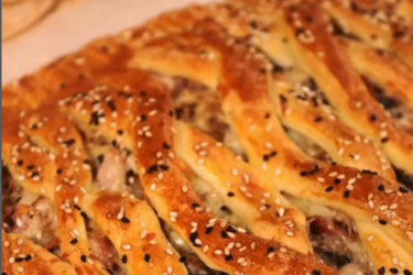 Ситний пиріг з шинкою: ідеально для обіду