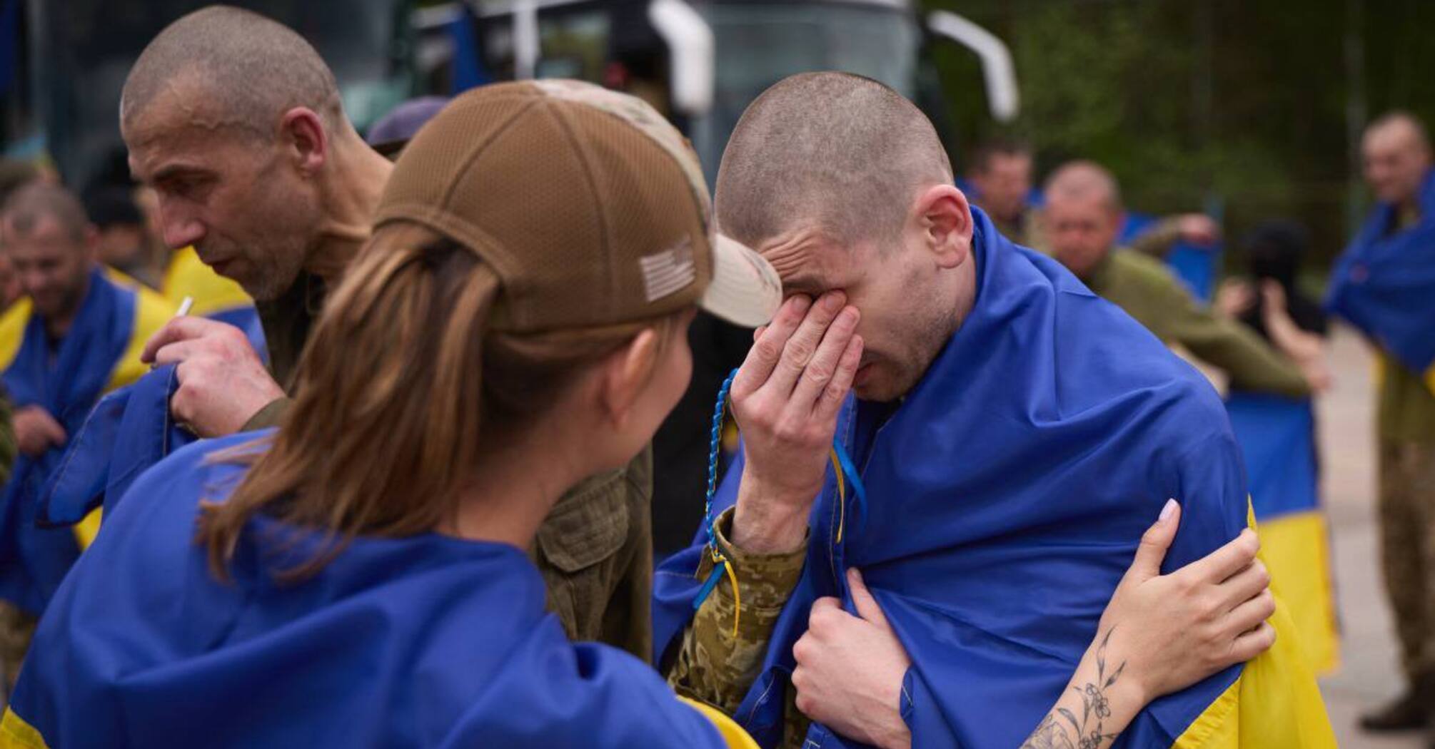 Второй этап обмена '1000 на 1000': Украина вернула из плена 307 своих защитников (фото)