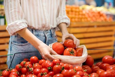 Помідори здивували зниженням цін: скільки тепер коштує кілограм в Україні