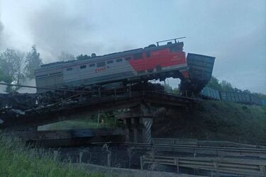 В России обвалились два моста: есть погибшие и пострадавшие (фото, видео)