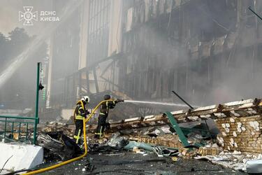 Росія атакувала Київ і Одесу балістикою та дронами: у столиці руйнування зафіксовані у 7 районах, пожежі гасили гелікоптерами, в Одесі пошкоджено пологовий (фото, відео)