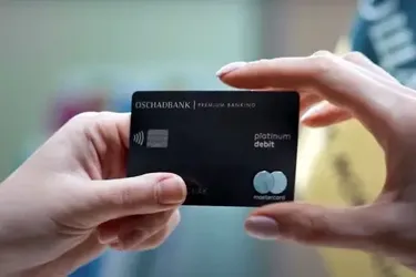 'Ощадбанк' стягує по 100 грн щомісяця: за що у клієнтів можуть зніматися кошти з рахунку