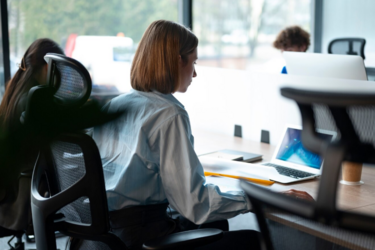 Платять по 90 тисяч, а кадрів немає: хто зараз у дефіциті на ринку праці