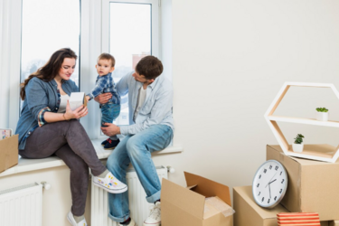 Нова програма підтримки: українцям видаватимуть ваучери на житло