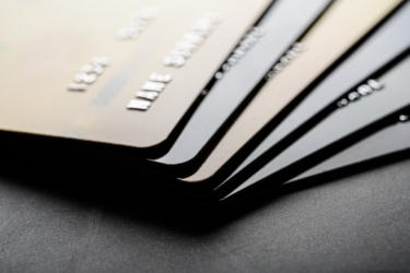 Важный совет для клиентов ПриватБанка: кому следует обновить банковскую карту