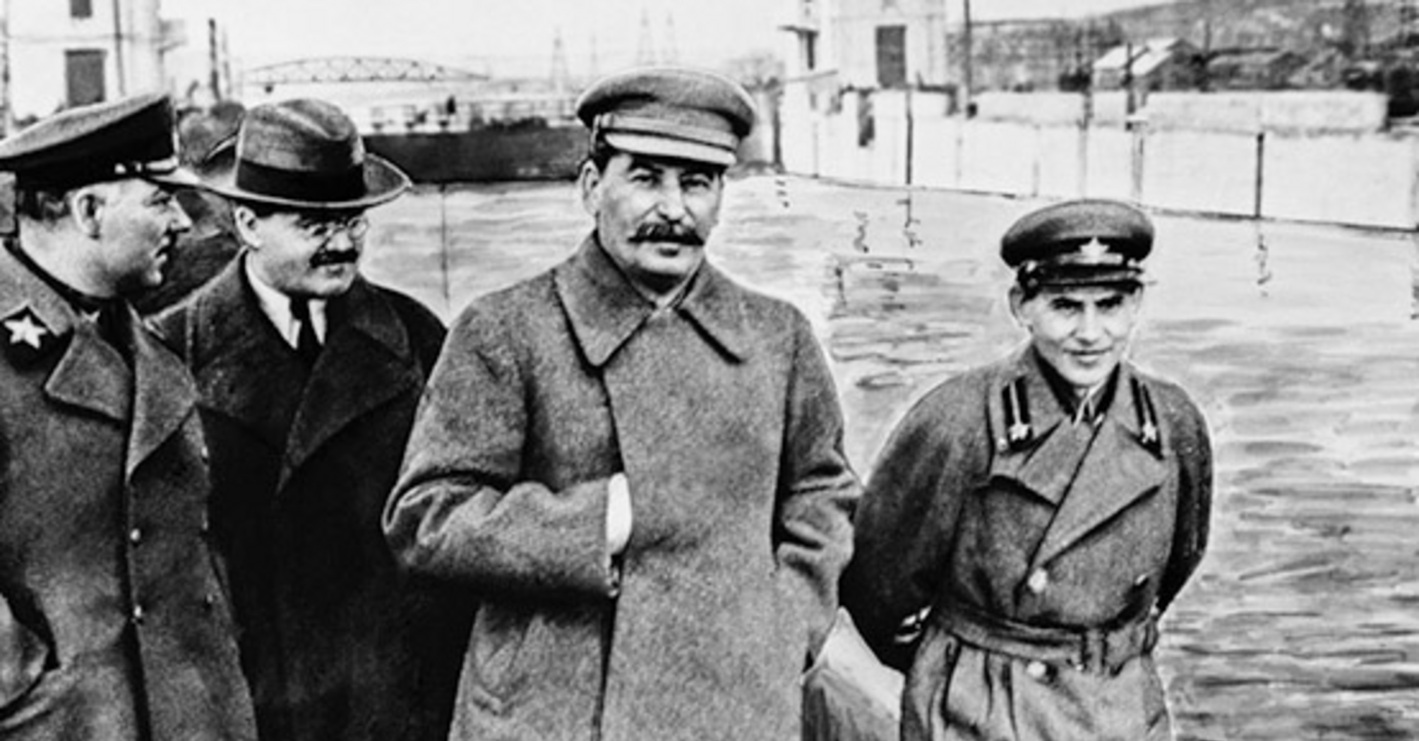 Благодарность за преступления НКВД вместо памяти о репрессиях: в России активизировали переписку истории