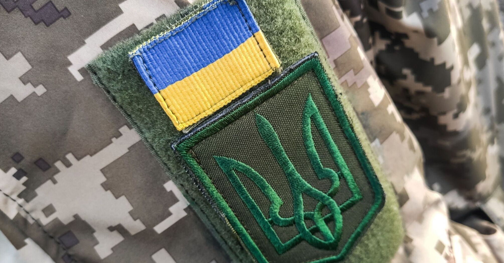 Дипломатичного виходу насправді немає. Леву доведеться служити