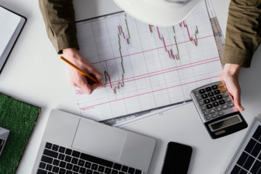 Куда инвестировать в 2025: украинцам назвали перспективные направления