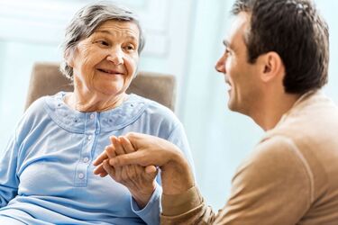 Компенсація за догляд: скільки можуть отримати родичі пенсіонерів